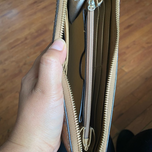 Michael kors wallet - Picture 5 of 9